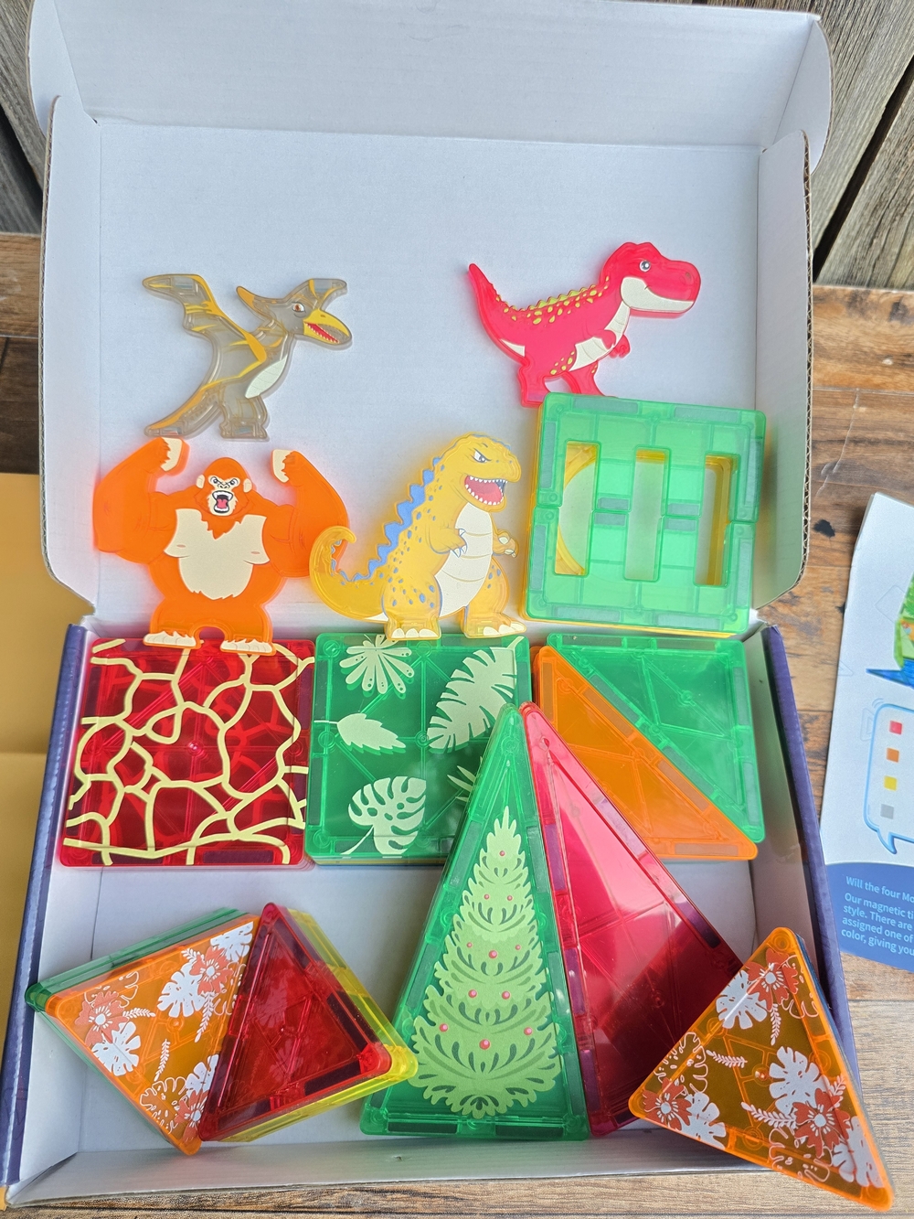 Magnetic Dinosaur Building Tiles Green Orange Red 35 Pieces.
